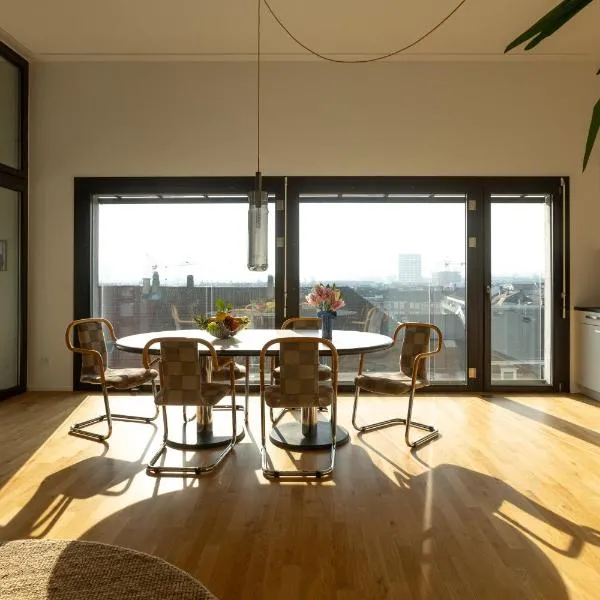 Basel City View Penthouse - Parking AC & Fast WiFi, hotel v Basileji