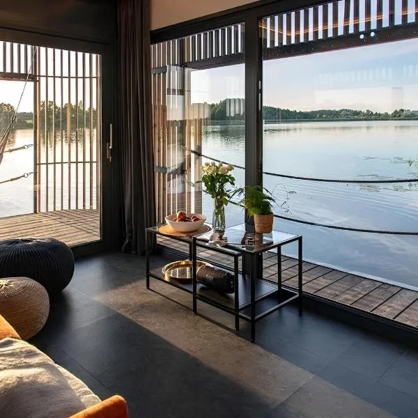 Water Hideout - Floating Secret Spot in Mazury – hotel w mieście Wojnowo