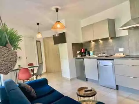 Bastia Appartement Cosy 2p & 1 Child، فندق في باستيا