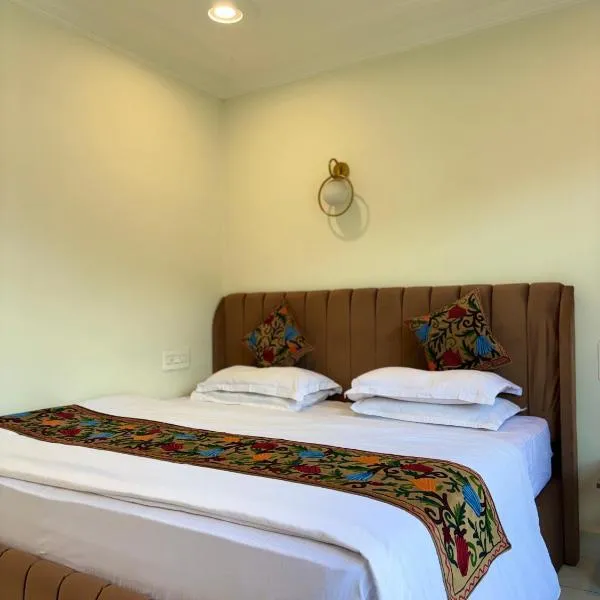 Hotel Crescent, Hotel in Srinagar