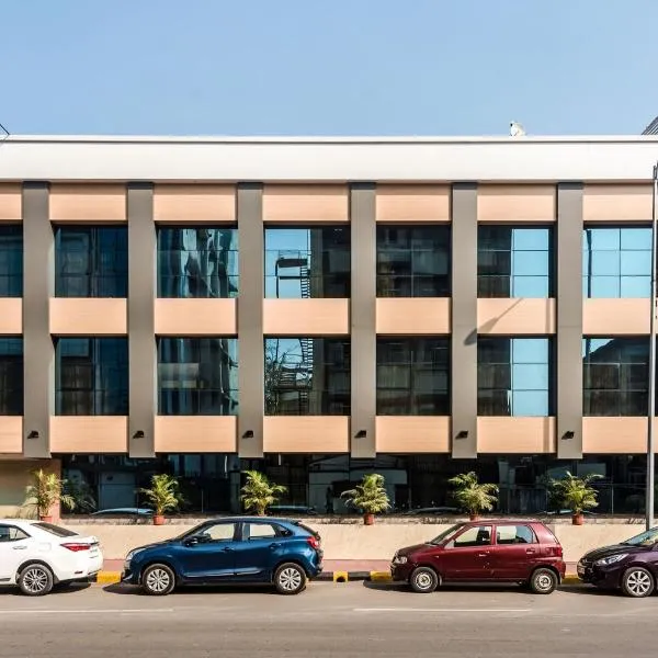 Capital O Hotel Konar Inn, hotel i Turambhe