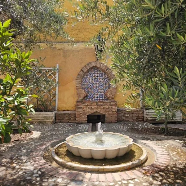 Beautiful Alamedas, casa rural con jardín y alberca para familias y grupos, hotel in Castronuño