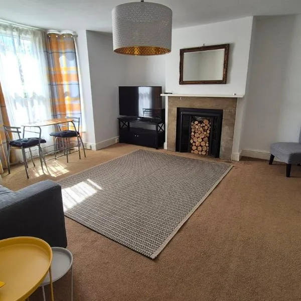 Spacious Central Reading Flat, 2 Double Beds, Wi-Fi, Parking, hotel em Reading