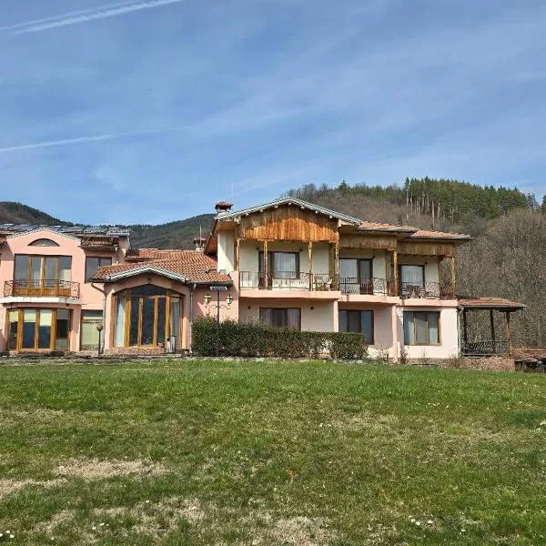 стаи за гости Традиция, Hotel in Voynishka