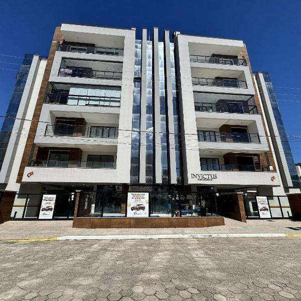 Invictus Residence 202 - Apartamento amplo com ar-condicionado em todos os ambientes, localizado próximo a comércios e a 250 metros da praia.
