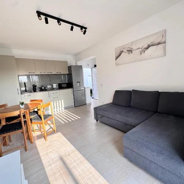 Studio in 2 Mai,Quiet,Spacious,Garden,Separate Bedroom - Donilads Properties - Home Everywhere, hotel din 2 Mai
