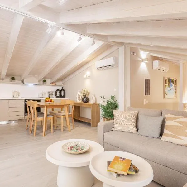 Pythagoreio Blue Street Upper Floor Apartment, ξενοδοχείο στο Πυθαγόρειο