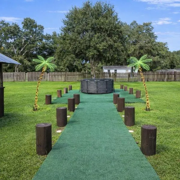 Family Country Retreat w Pool, Games & Fire Pit, hotell i Clewiston