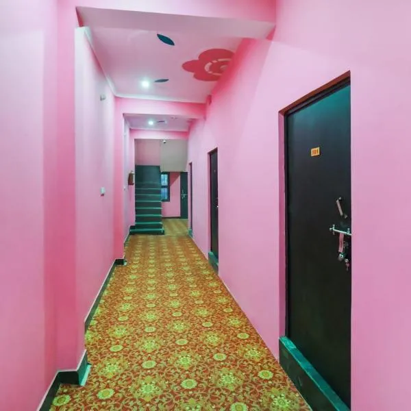Hotel O Rajdhani Hotel, hotel di Kākori
