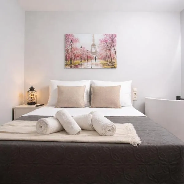 Cozy Modern Maisonette in a Quiet Village، فندق في Veneráton