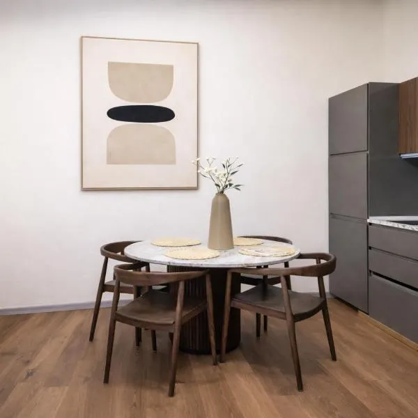 Small Luxury In Centro Storico, готель у Пармі