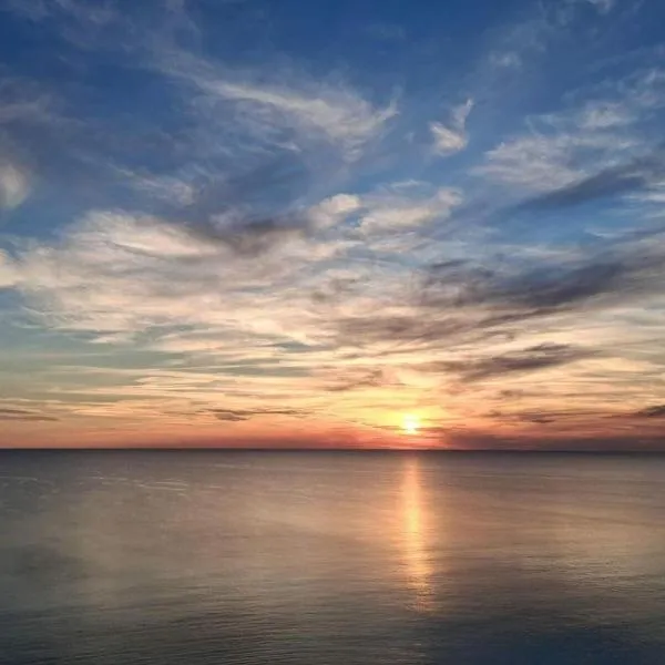 Spacious gulf front condo near beaches and shopping, khách sạn ở Panama City Beach