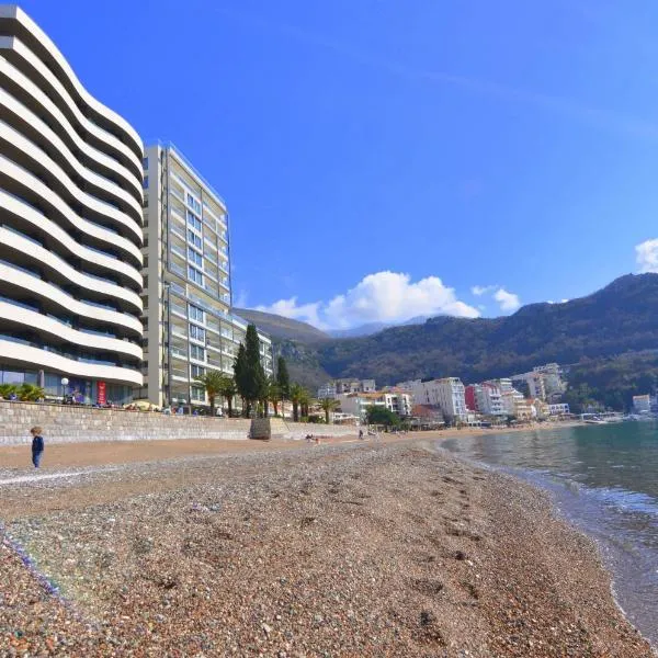 Azure Superior Luxury Room - By the Beach: Bečići şehrinde bir otel