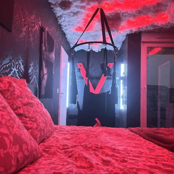 Love room - La Parenthèse Douceur, hotel in Noisy-le-Grand