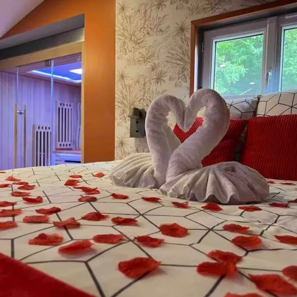 Chalet romantique avec spa et sauna privés, hotel a Saint-Gilles-de-Crétot