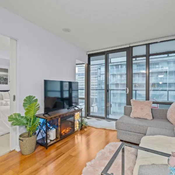 Stylish 2BR Downtown Sanctuary - Free Parking, hotel a Toronto