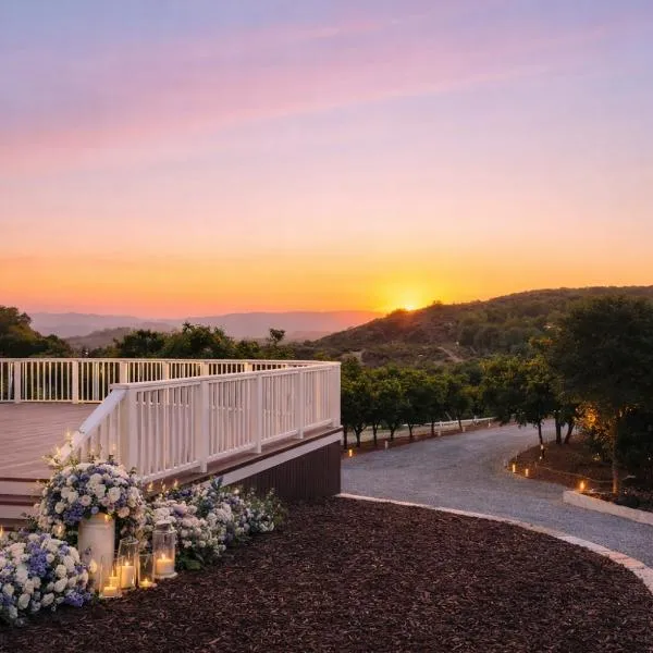 Panorama Paradiso by CasadeLuz, 5Acre 360 Retreat close to Old Town Temecula Wine Country, hotel in Temecula