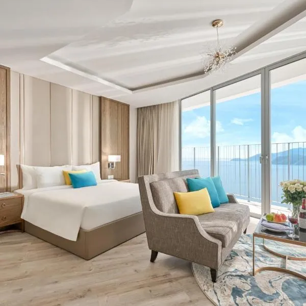 The Palms Suite Beachfront, Hotel in Nha Trang