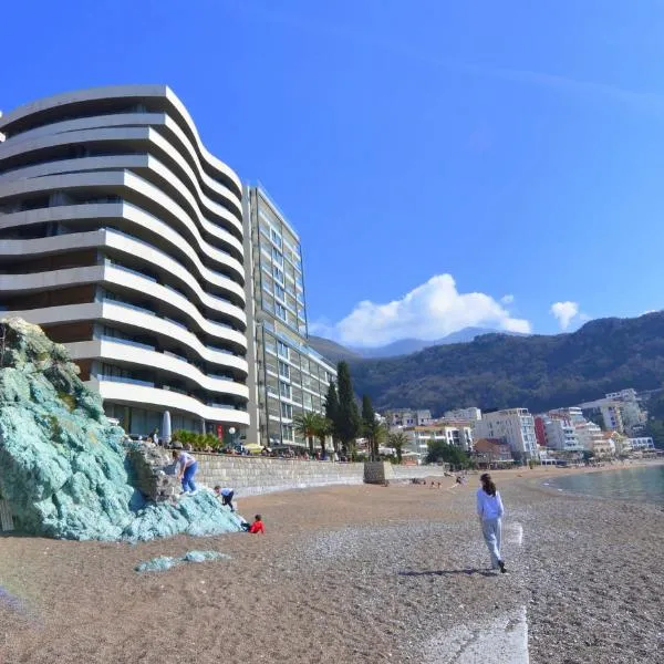 Azure Breeze Suites B: Bečići şehrinde bir otel