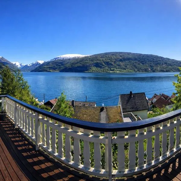 Faleide Panorama Private Fjord View Cabin with Large Terrace, khách sạn ở Stryn