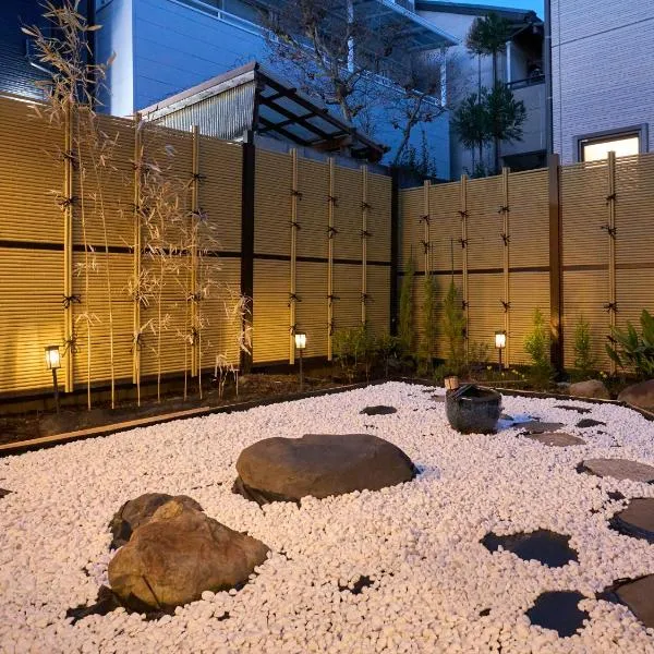 Villa near Kinkakuji 金閣寺周辺 貸切町屋 無料駐車場 ベンツ貸出 Pets OK, hotel u gradu Kinugasa