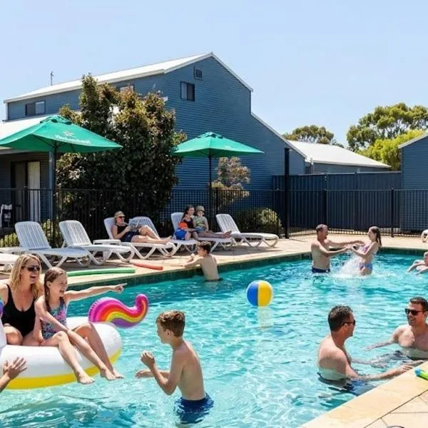 Townhouse 7 - Located at FOOTPRINTS PRESTON BEACH RESORT, hotel in Preston Beach