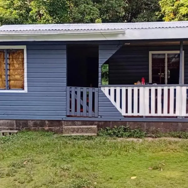 Knox's Beachfront Homestay、Nalauwakiのホテル