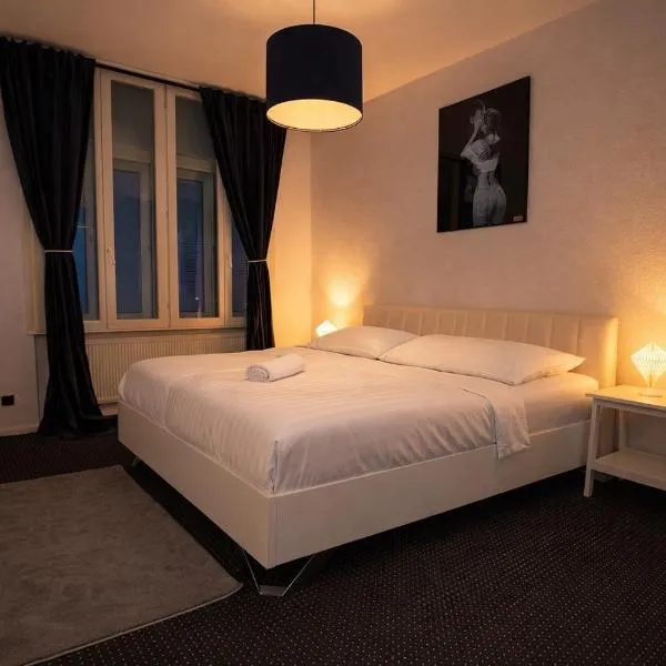 Luxury Apartment with Jacuzzi City Center Wiesbaden: Wiesbaden'da bir otel