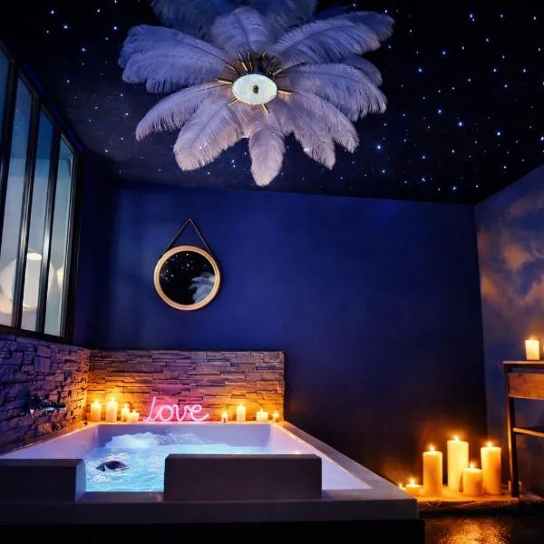 La Suite 7ième ciel étoilé, SPA XXL, Lit sous les étoiles, 5 min centre ville, Hotel in Bourgoin-Jallieu