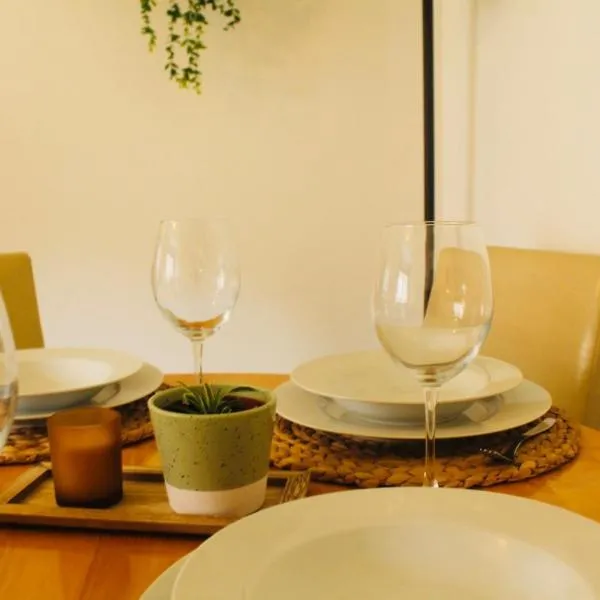 Modern Ground floor 2 Bed Apartment Secure Parking & Perfect for City- CelticEmirates Stadium, hotelli Glasgow'ssa