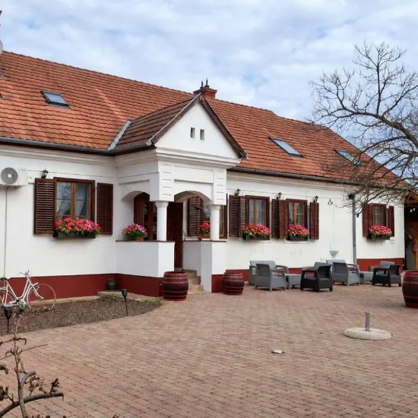 Noble'S Vendégház, Hotel in Nemesnép