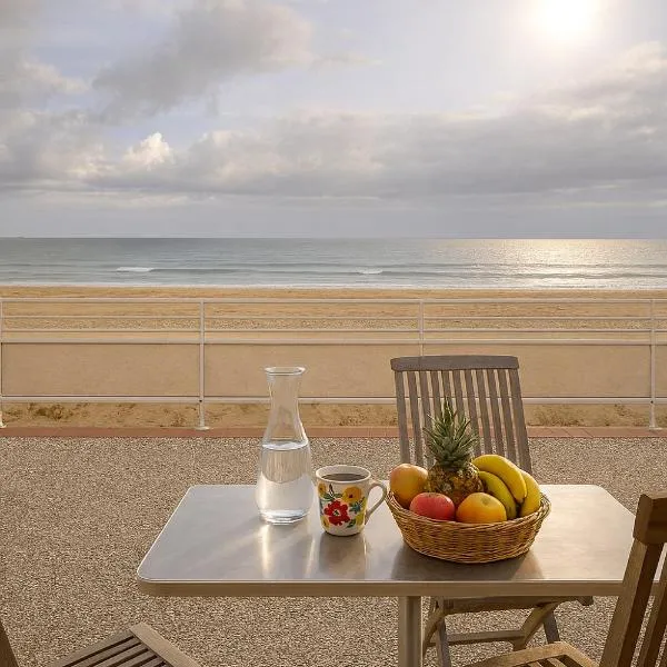 Superbe appartement les pieds dans l'eau !, hotel em La Tranche-sur-Mer