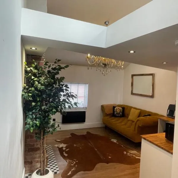 Rooftop One-Bedroom Apartment Near East Midlands Airport, hôtel à Castle Donington