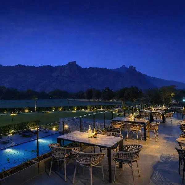 Avisa Hotel & Resort Abu Road - Luxury Pool & Mountain View โรงแรมในอาบูโรด