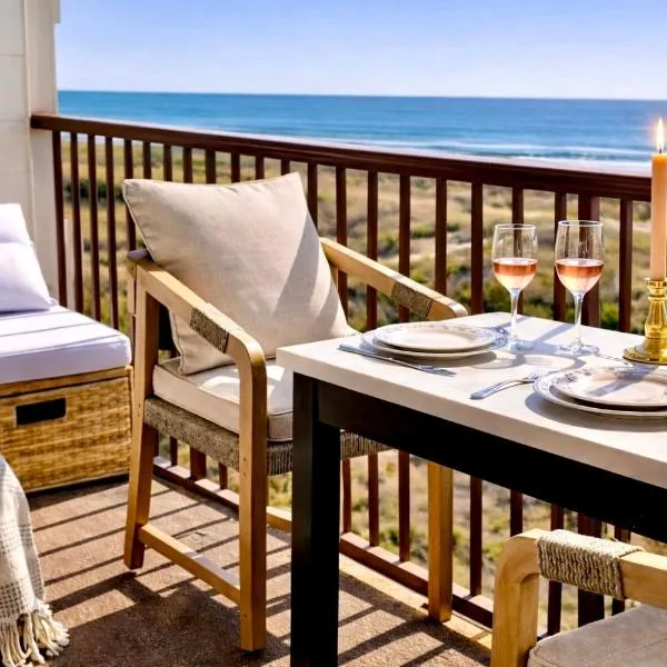 Oceanfront King Villa - Private Balcony & Steps to Sand, hotel v destinácii Hilton Head Island