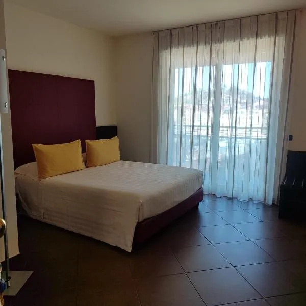 Residence Calissano, готель у місті Альба