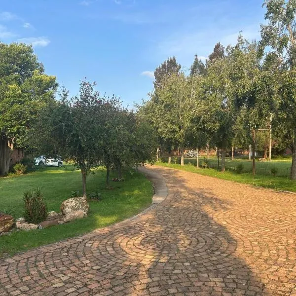 Airport Bird & Game Lodge, hotel a Kempton Park