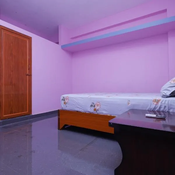 Brand New Spacious 2bhk apartment in Tirupati center of the city - 402, hotel din Tirupati