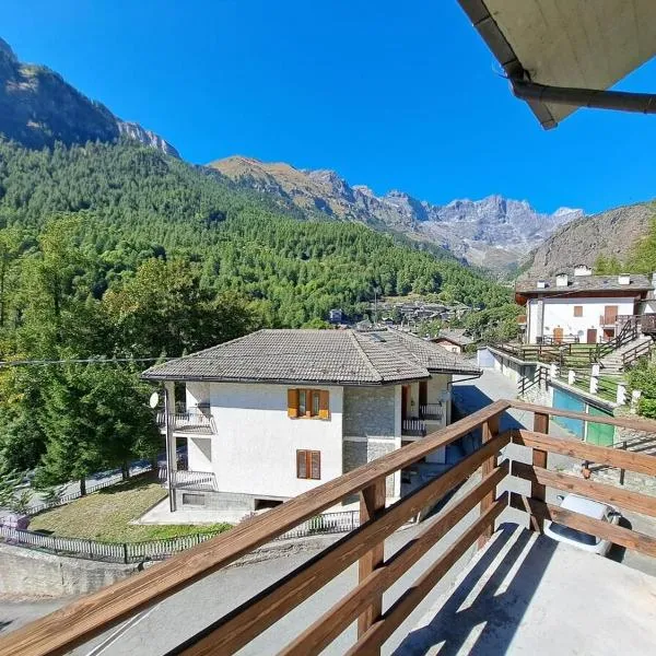 Cozy House in Valtournenche - Il Lupo Affitta, hotel em Valtournenche