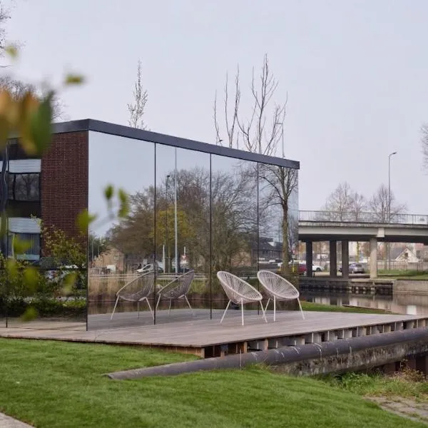 HANNAH Mirror Tiny House, hotel di Den Bosch