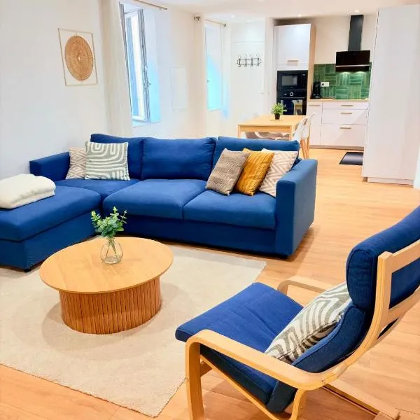 Le salon des voyageurs - Appartement au coeur du Centre Historique de Dole avec Terrasse, hotell i Dole