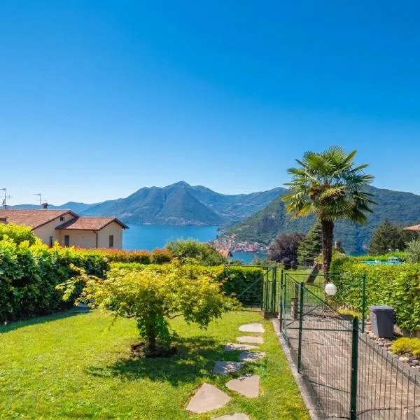 CasaDolcelago Sulzano Villa con Giardino Vista Lago Parking Free, hotel in Sulzano