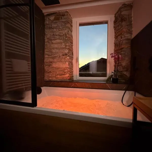DN ART BLEVIO - Romantic Lake Como Apartment with Indoor Jacuzzi - 5 guests, hotel a Blevio