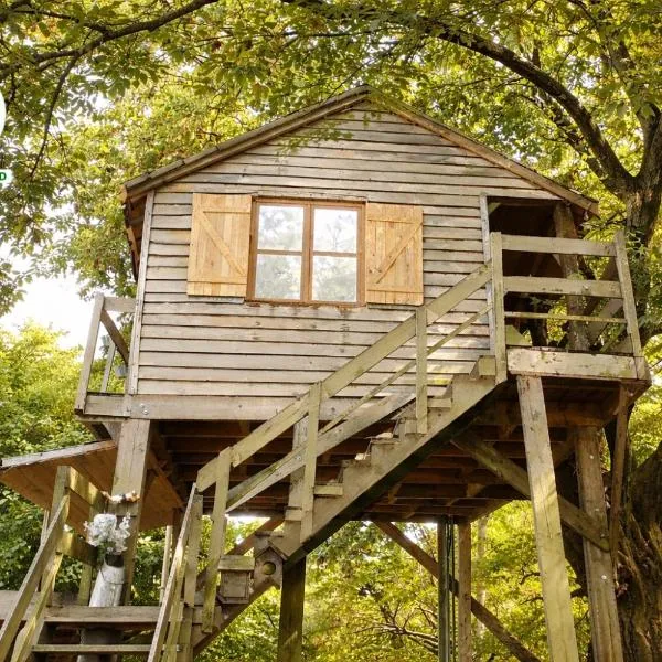 Maisonnette perchée au cœur de la nature, hotel v mestu Allonnes