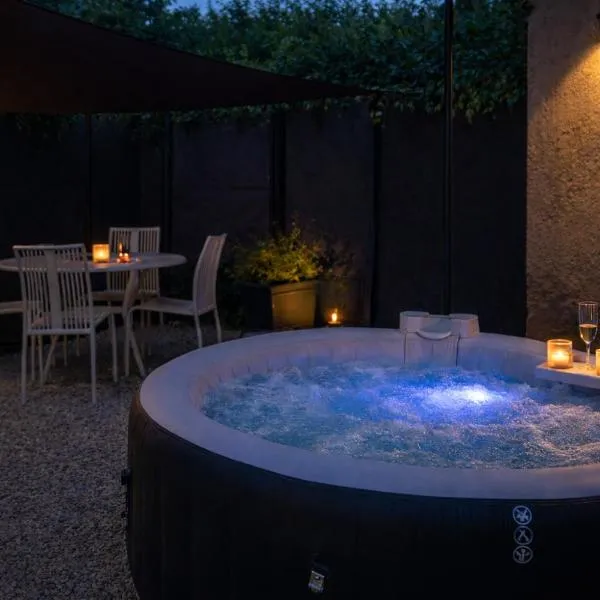 Appartement cosy avec jacuzzi au pied du Mont Ventoux, Hotel in Carpentras