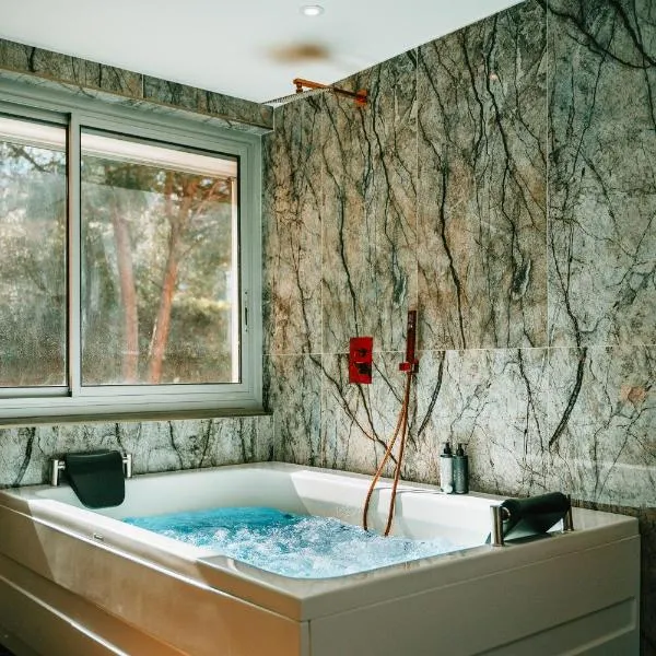 Elysia Room - Escape, Balneo and Sauna, hotel i Collioure