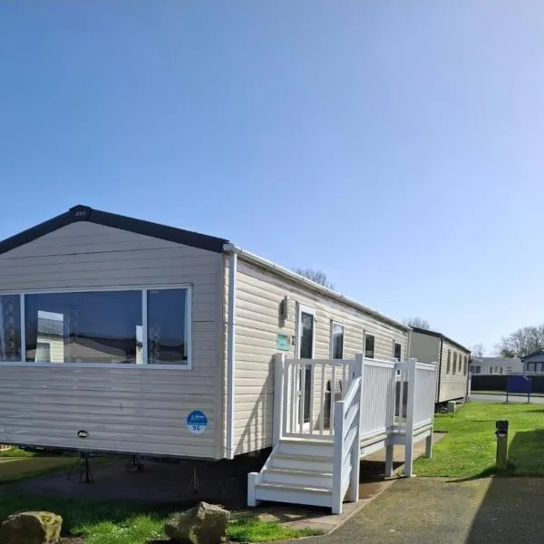 Buckingham Breeze Haven Caravan Hire Marton Mere Blackpool, hotel in Marton