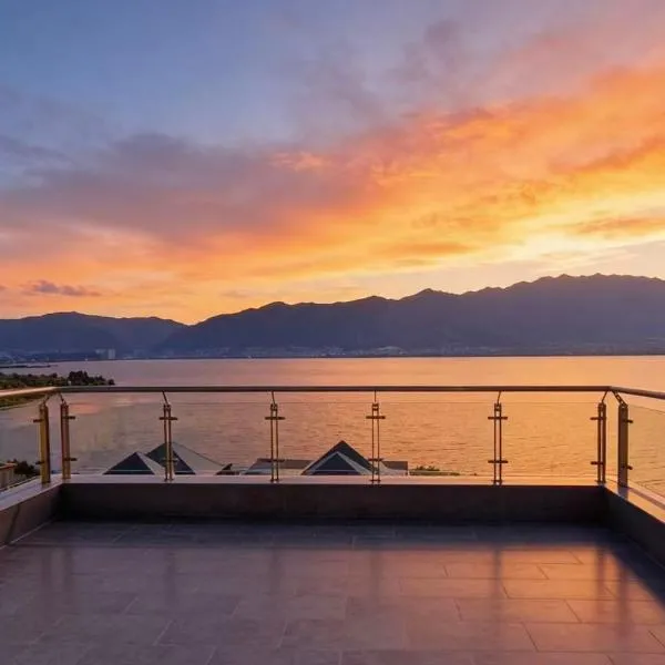 Aishe Honeymoon Erhai Lake Sea View Guesthouse, hotell i Dali