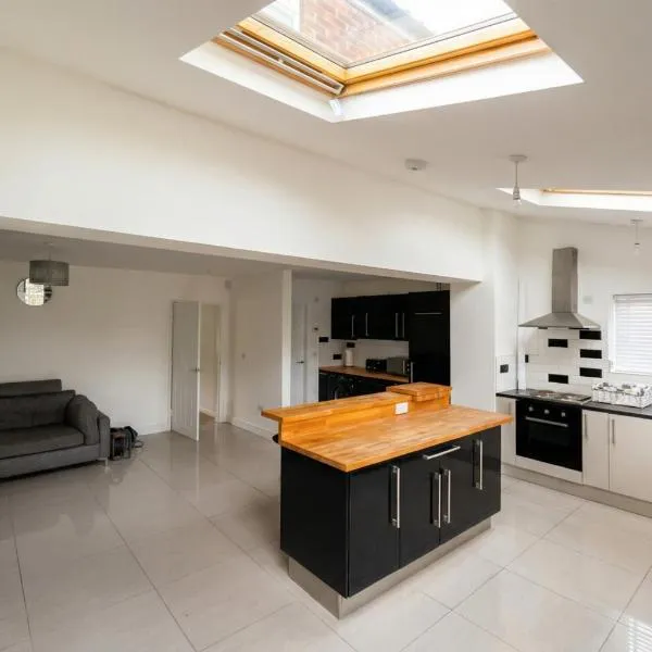 Contemporary Private Home Near Nottingham with Free Parking and Garden – hotel w mieście Sandiacre