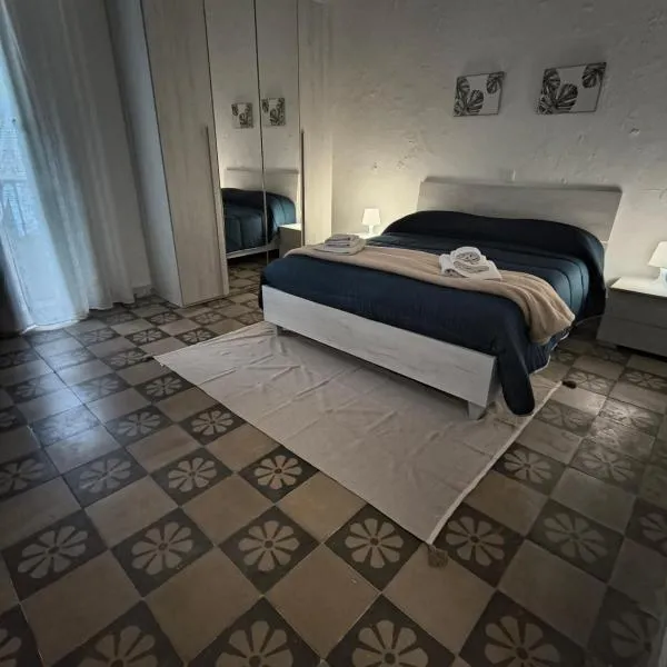 IN CENTRO apartments, hotel en Torremaggiore